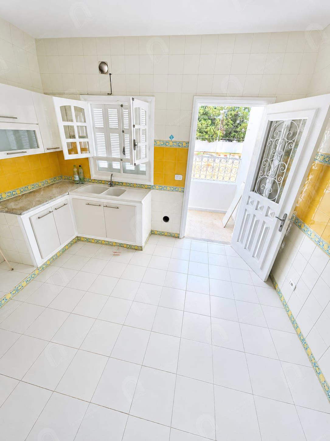 A louer étage de villa s+3 à cité haras bardo