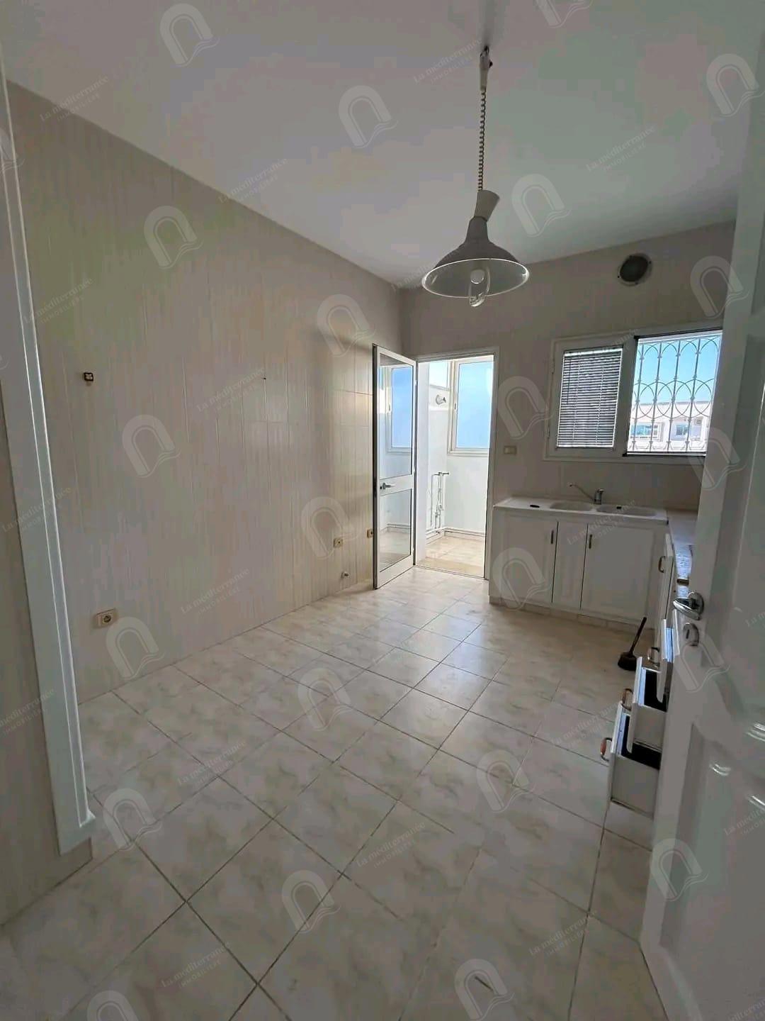 A louer un étage de villa S+2 a cité fattouma