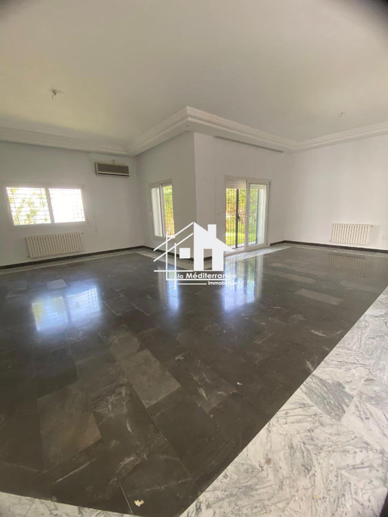 A louer villa S5 à la soukra