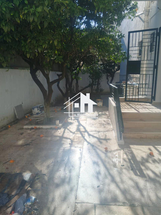 A louer étage de villa S+3 Rdc à bayrem etounsi