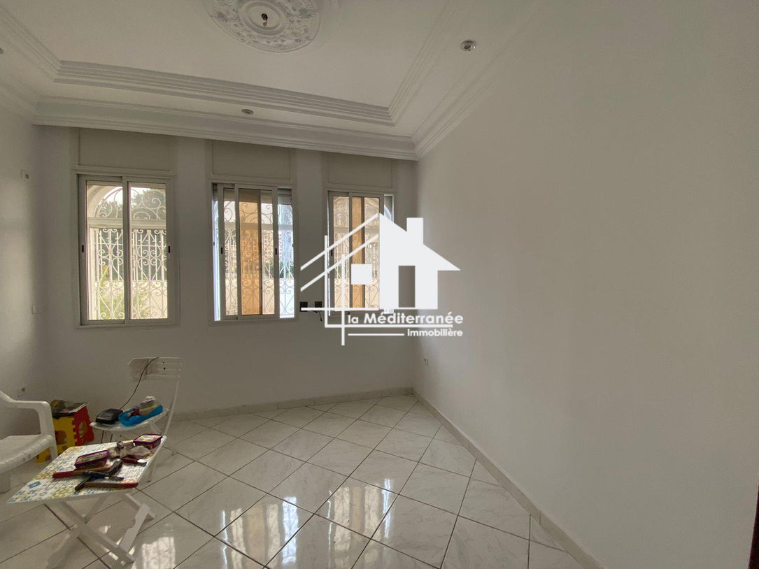 A louer un RDC de villa S+4 aux Jardins de Carthage