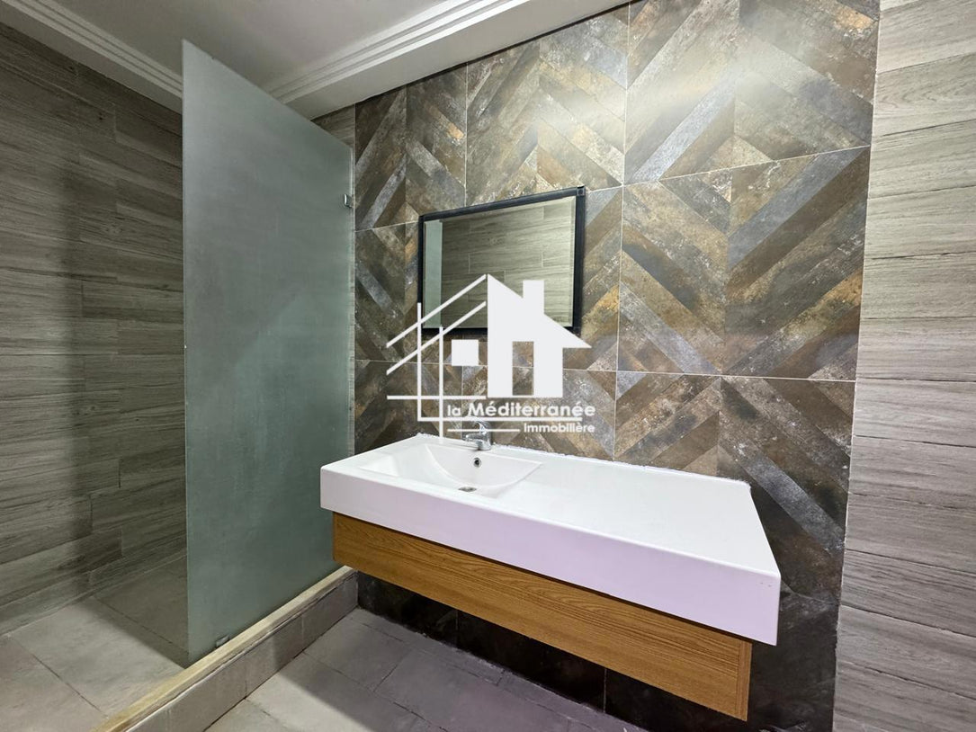 une magnifique villa S+4 plain-pied aux jardins de Carthage