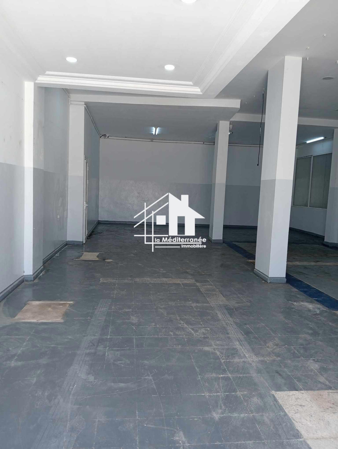 A louer un local commercial  de 100m2