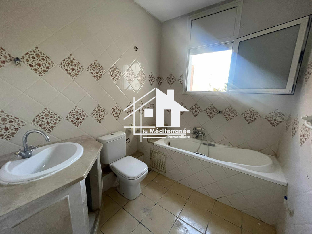 Etage de villa s+4 à Rades melyen