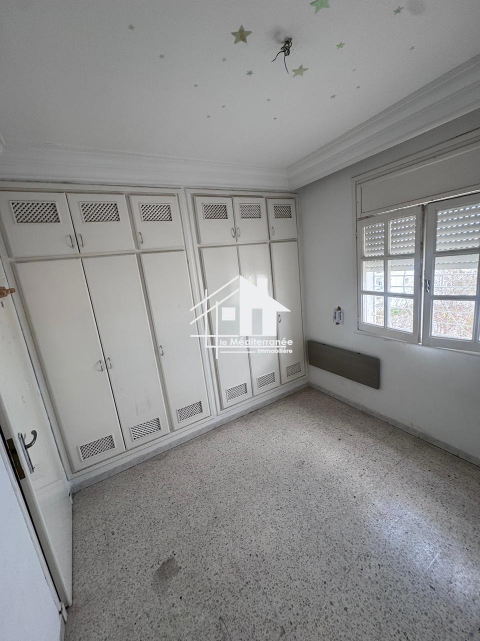A louer appartement S+3 à El agba