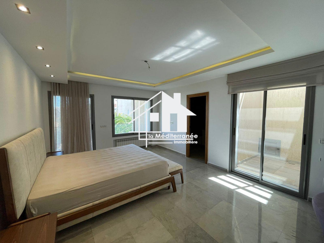 Une villa S+4 à Gammarth