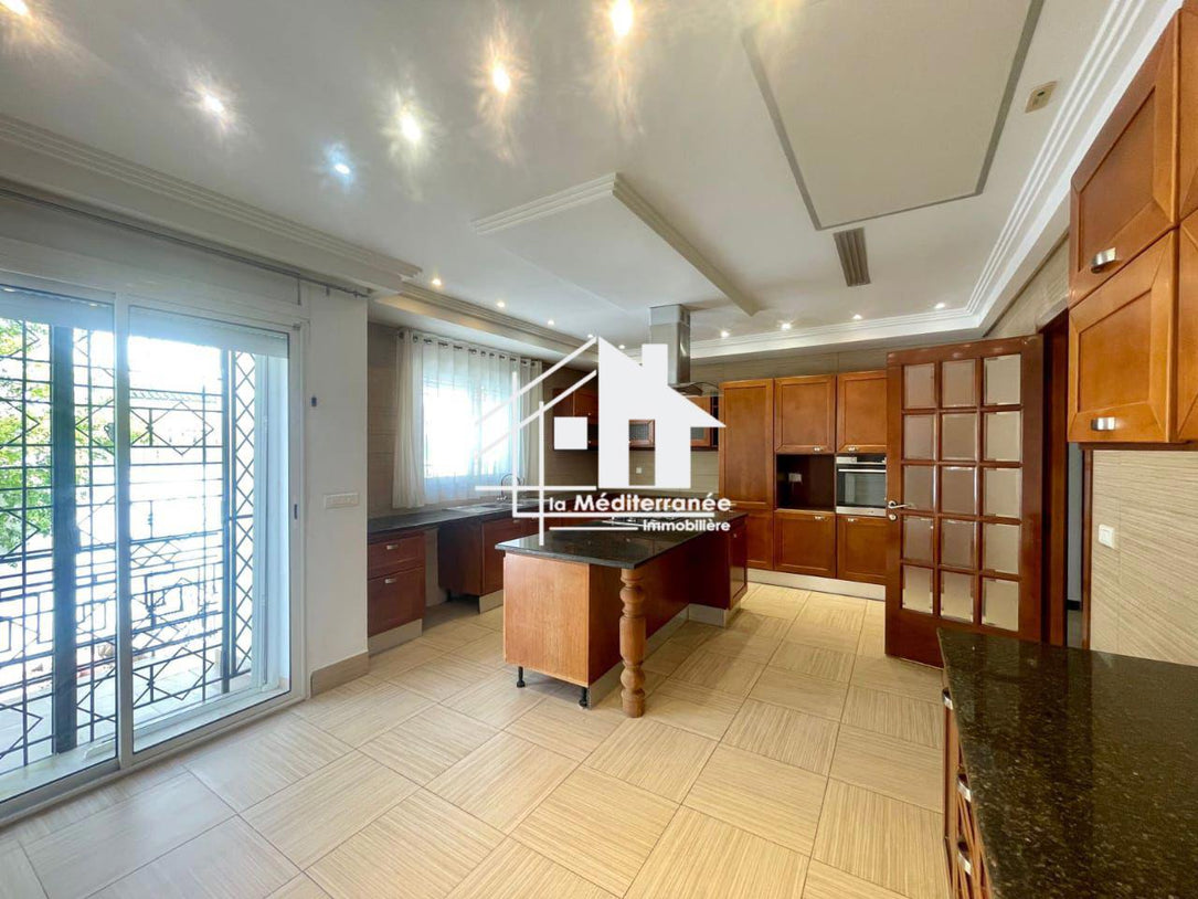 Une villa S+5 au Lac 2