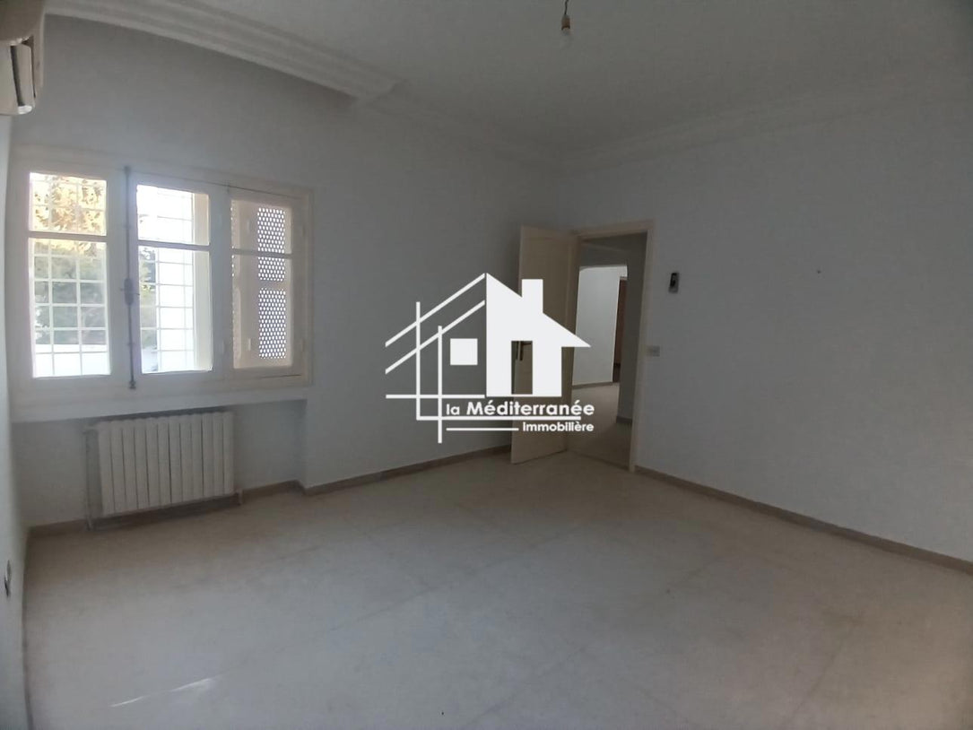 A louer villa s+4 à gammarth