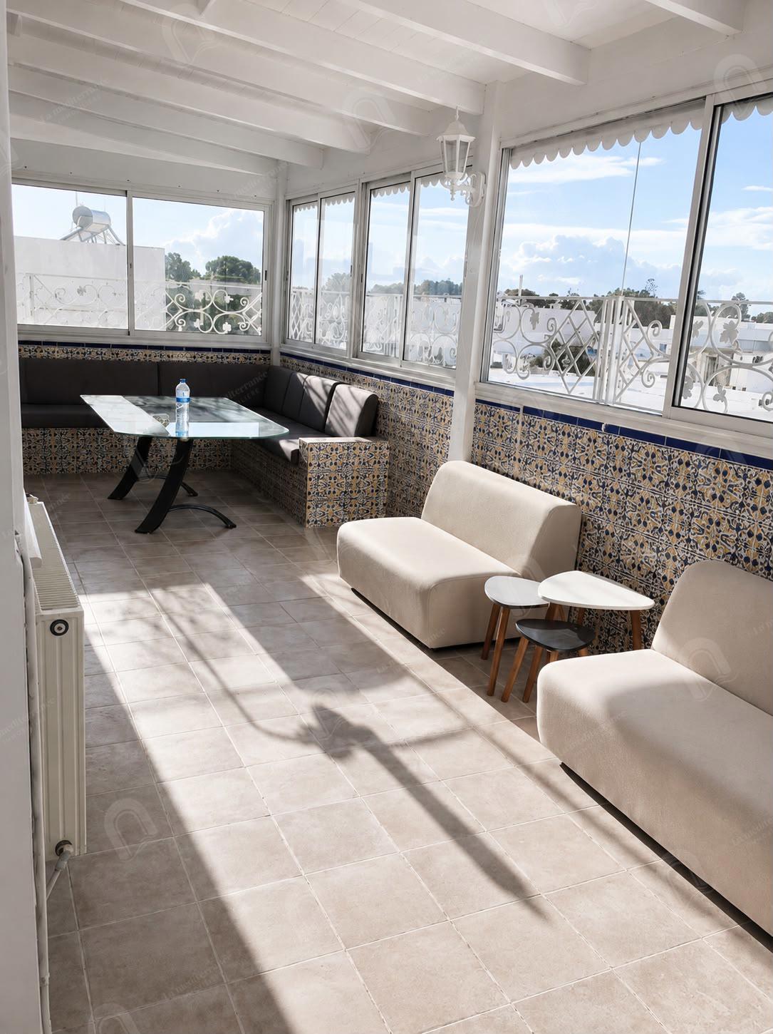 Etage de villa S3 meublé à Marsa cailloux