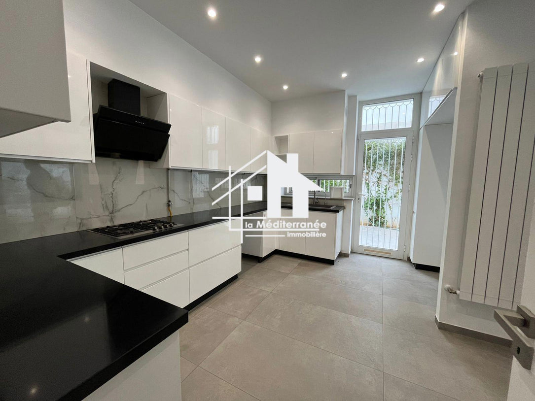 A louer une villa s+4 à Gammarth