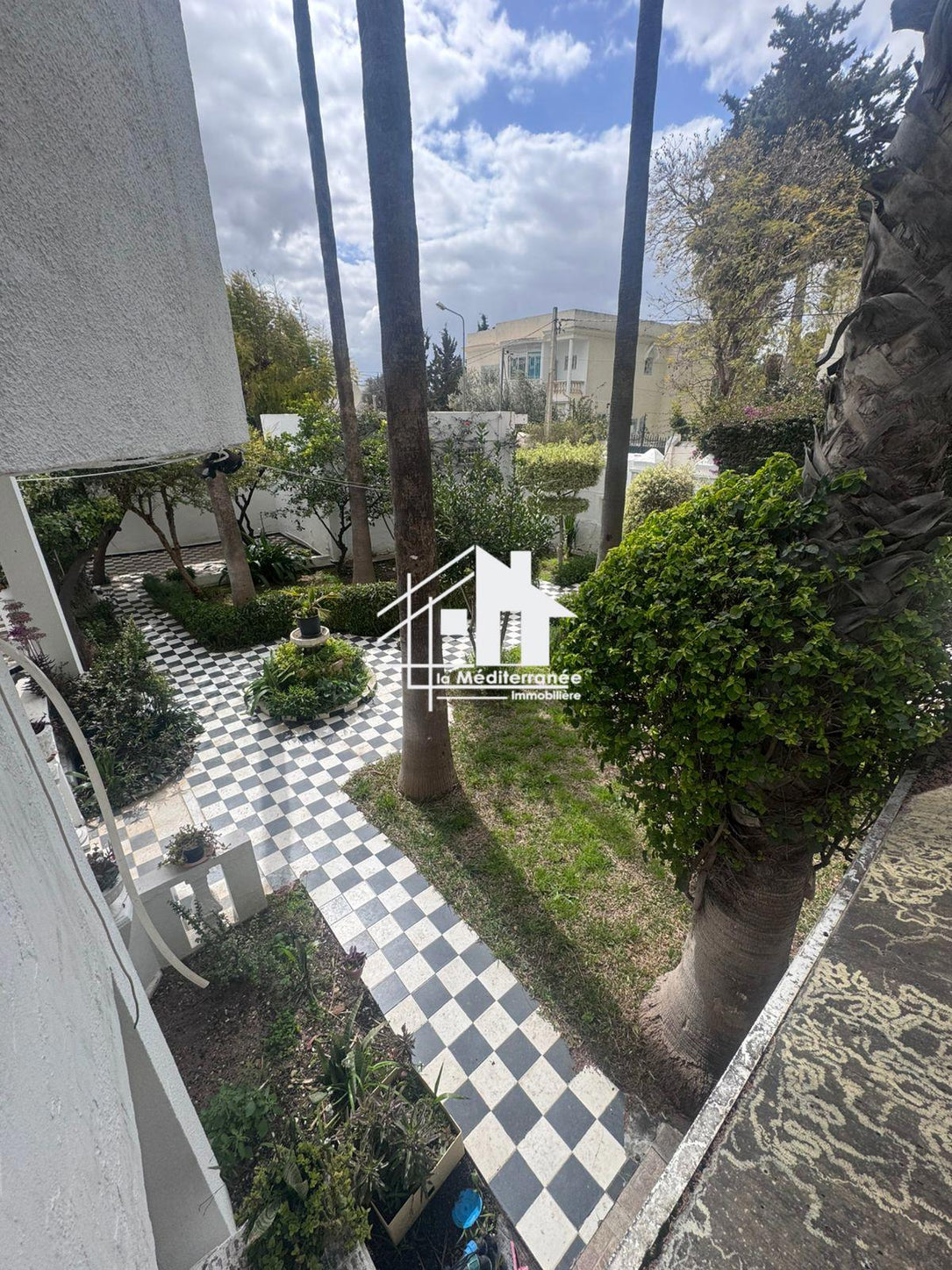 à louer un étage de villa s+3 au bardo