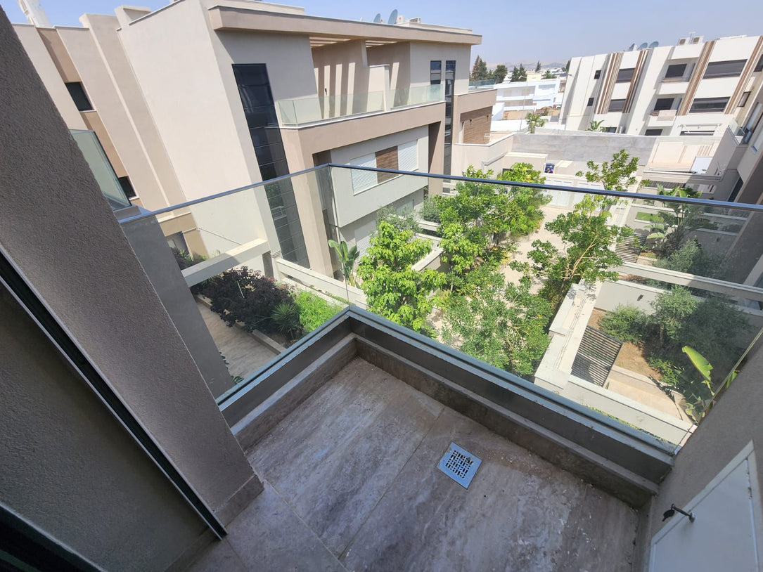 Villas d'exception avec piscine de trois niveaux en compound privé
