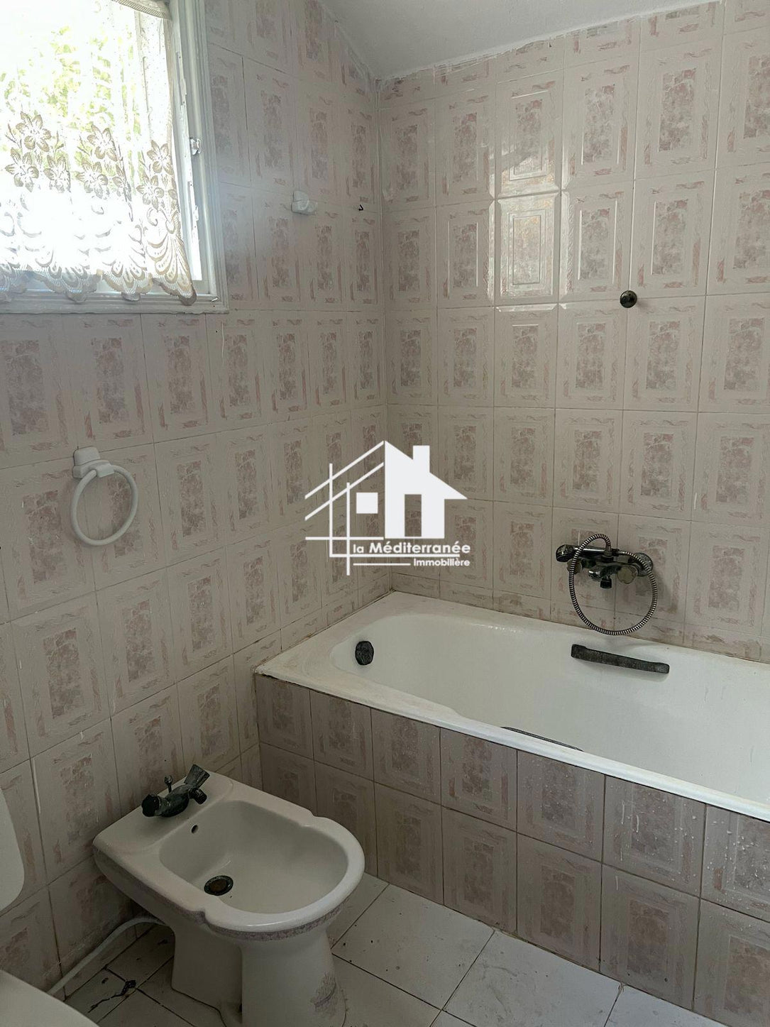 A louer étage de villa S+3 à Khaznadar
