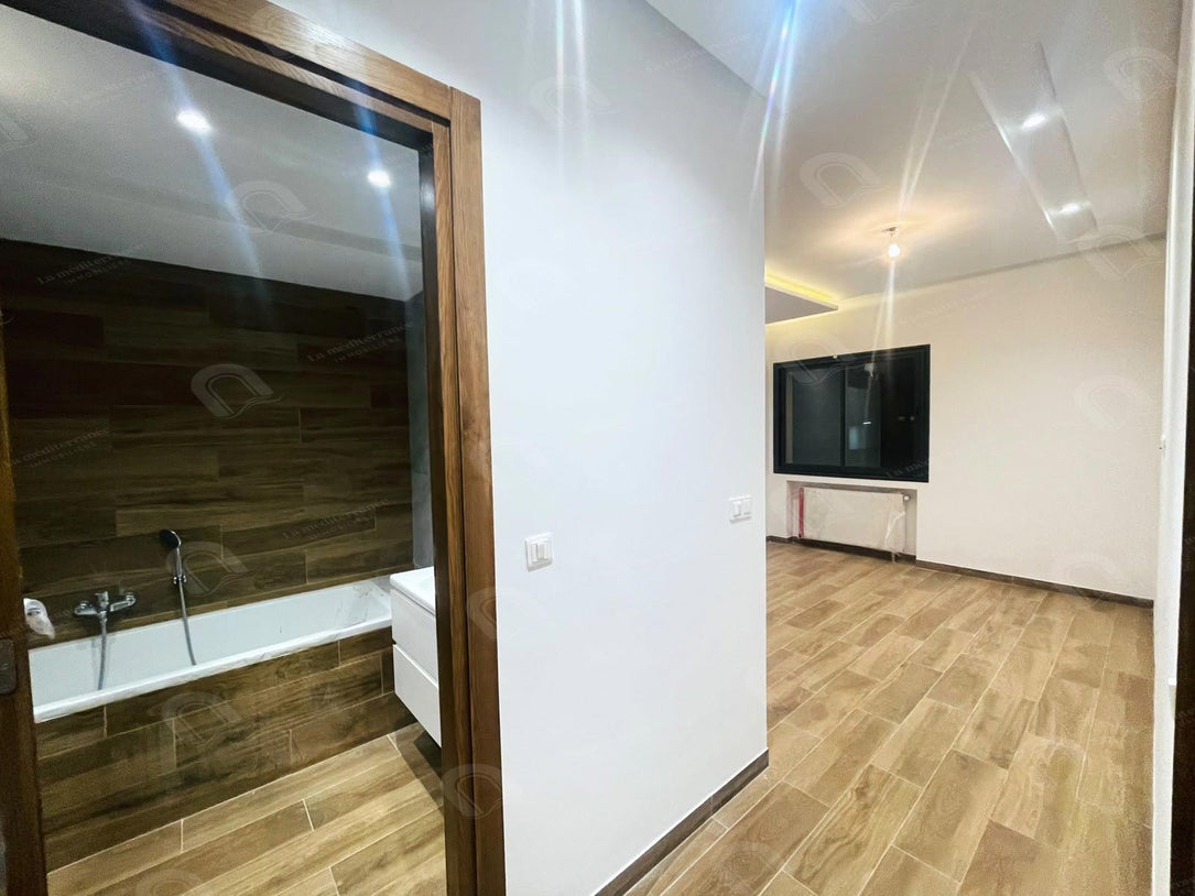 A vendre un appartement S2 neuf à Chotrana 1