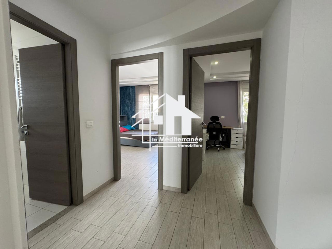 Une magnifique villa S+5 avec piscine au Lac 2