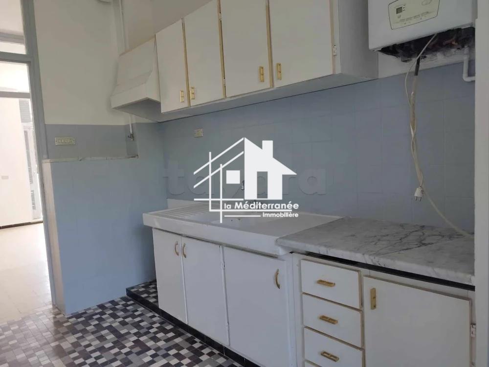A louer  appartement S+3 à la cité Mahrajene