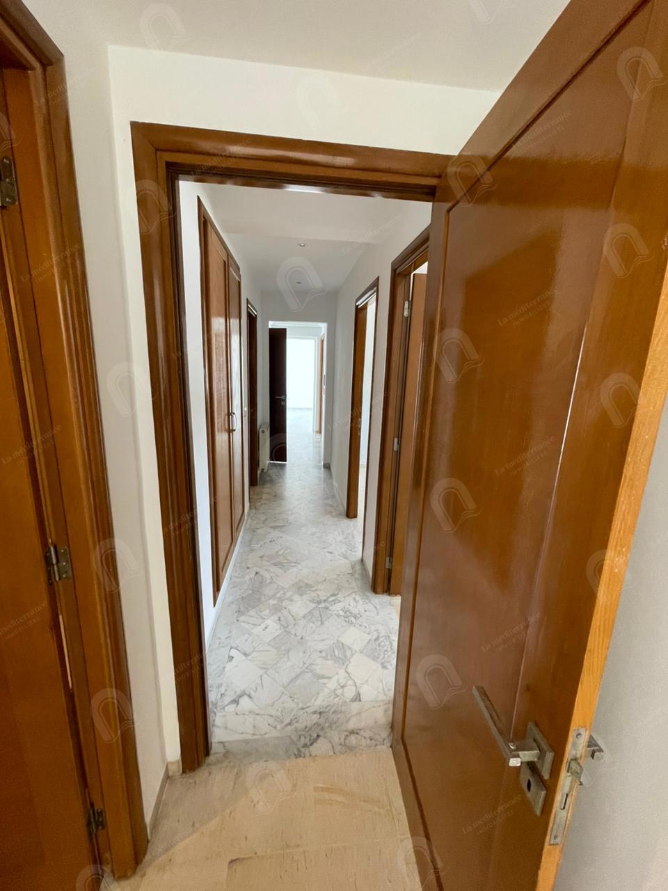 A vendre un appartement S+3 hst au bardo
