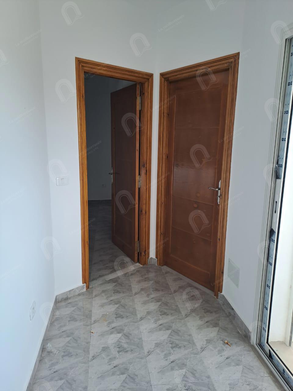 A louer triplex s3 à Gammarth  Forêt