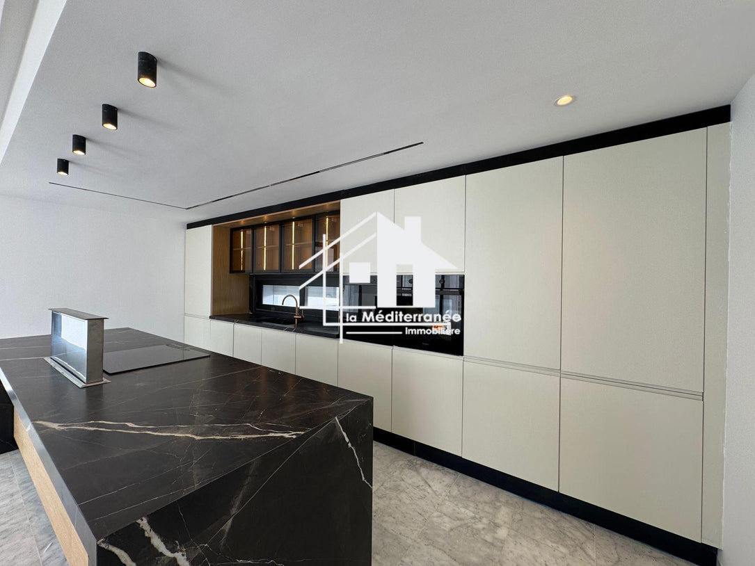 Une magnifique villa S+3 avec piscine à cité les pins