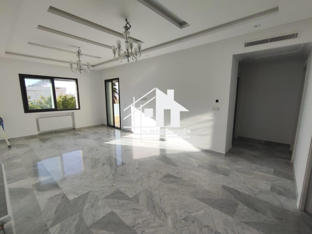 A vendre un luxueux s+2 à la soukra