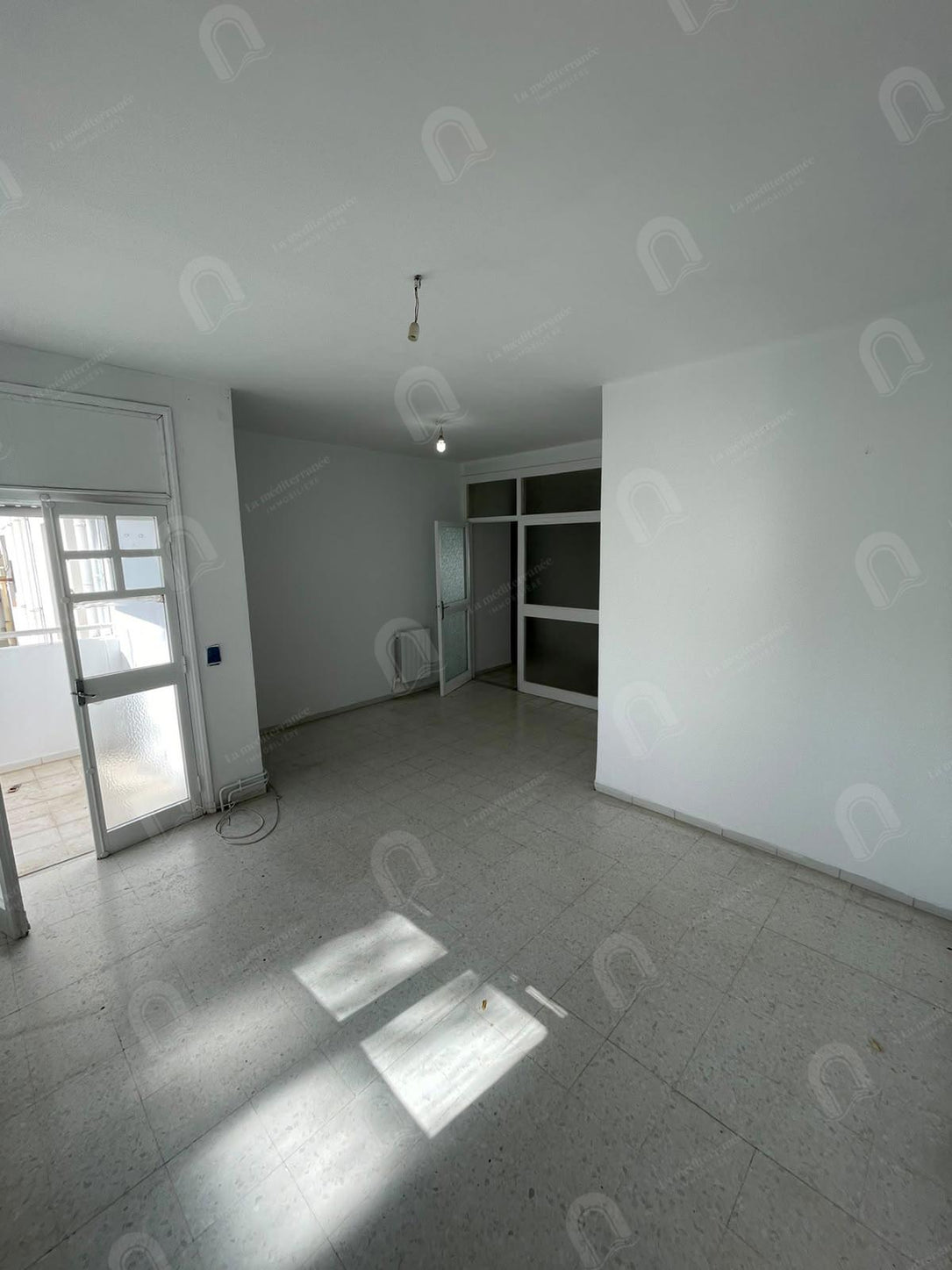 A vendre un appartement S+3 à cité ennasr
