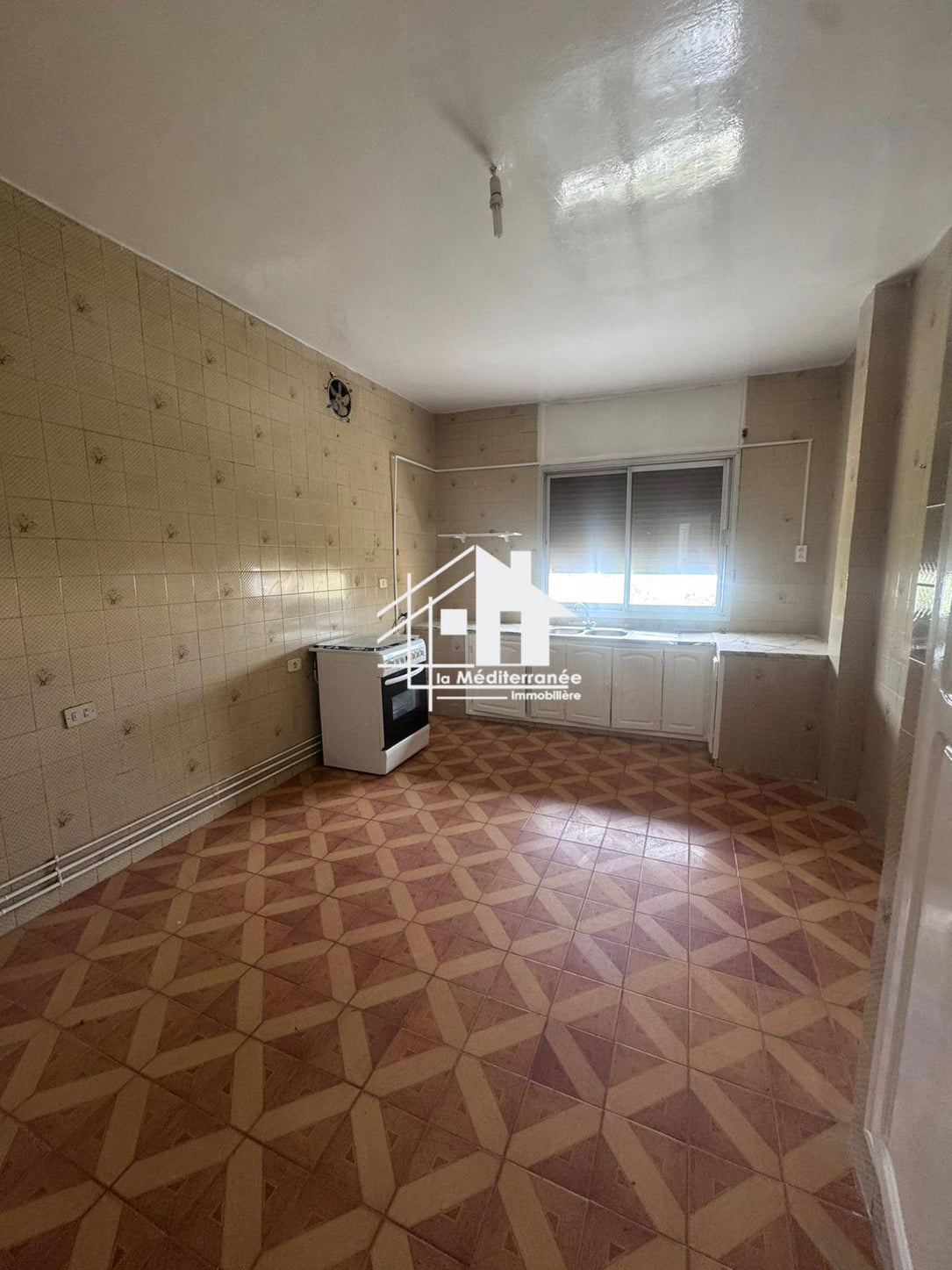 à louer rez de chaussée s+3 avec jardin au bardo