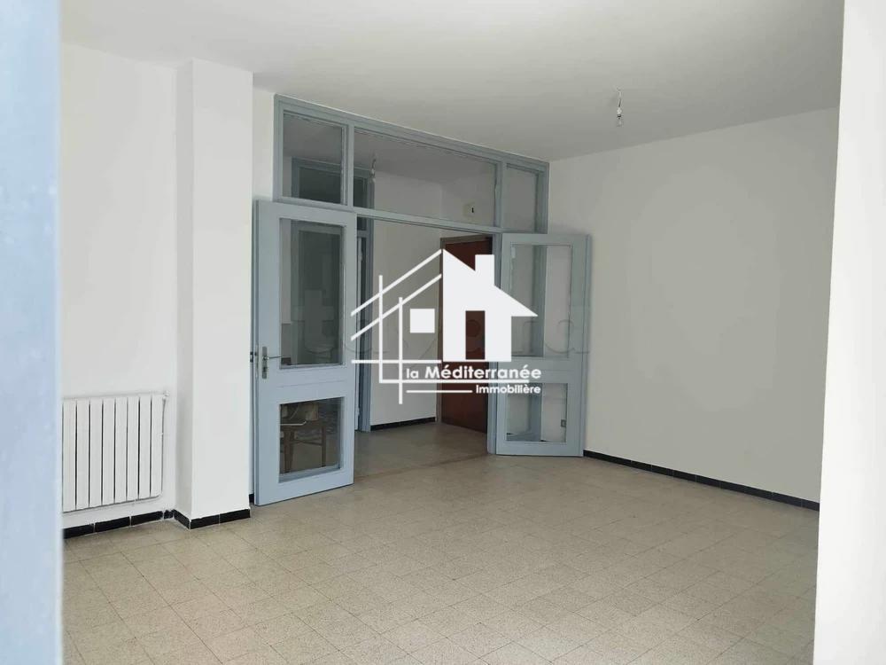 A louer  appartement S+3 à la cité Mahrajene