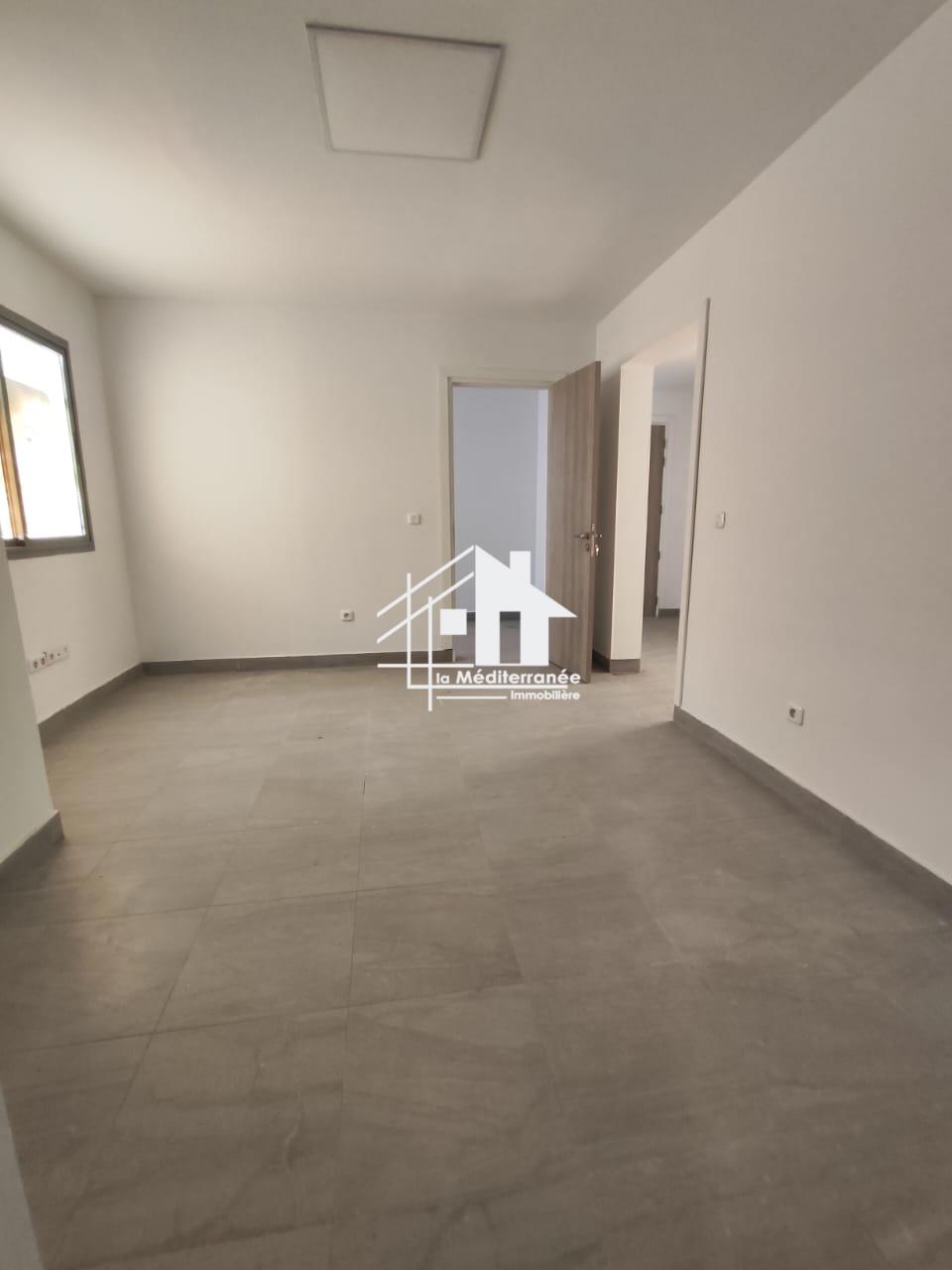 A louer bureau H+3 a la Soukra