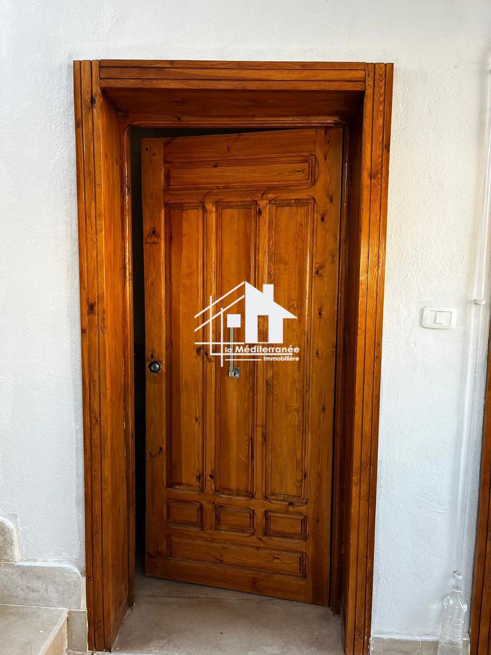 A louer un étage de villa S+2 indépendant à khaznadar