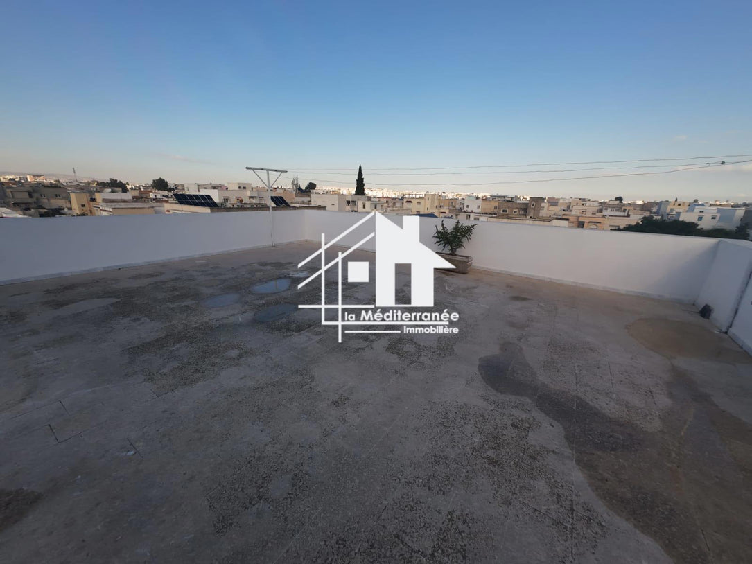 A louer étage de villa S+2 à khaznadar