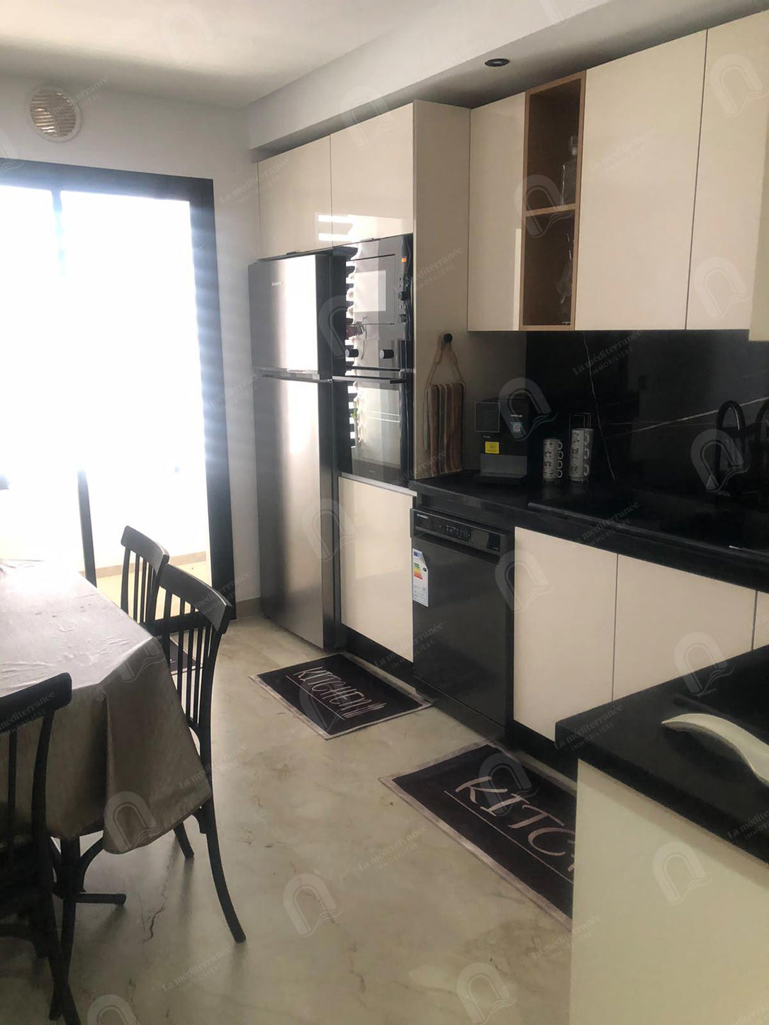 A louer un appartement s+3  meublé à Manzah 9C
