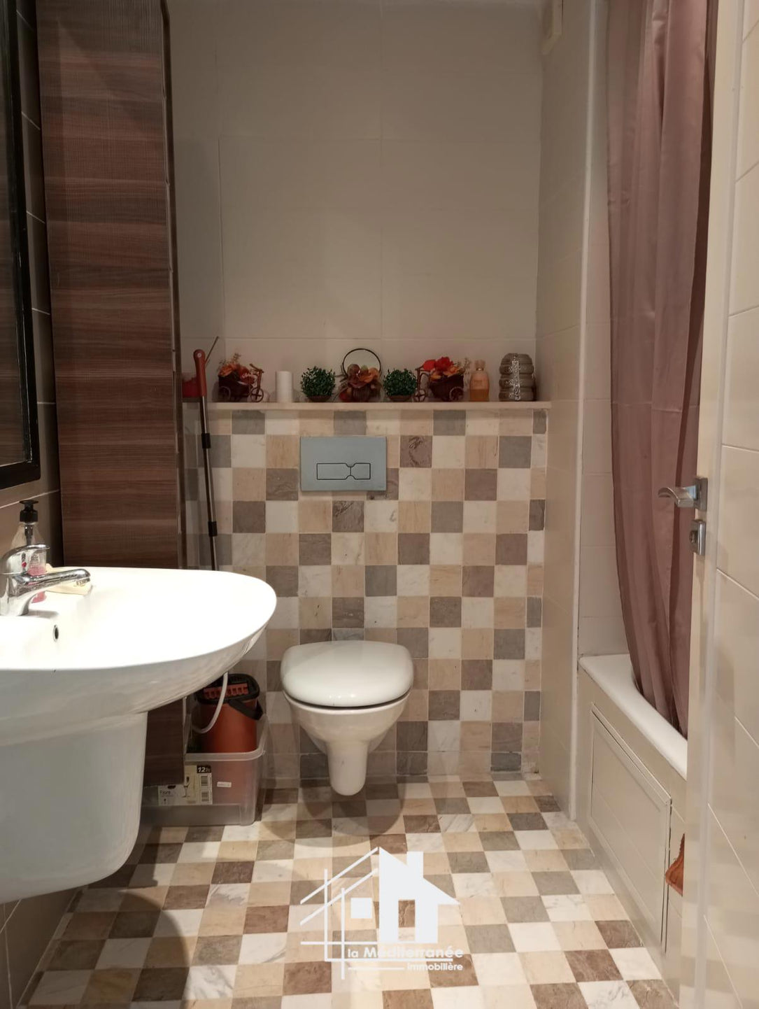 A vendre un appartement S+3 à Jardin de Carthage