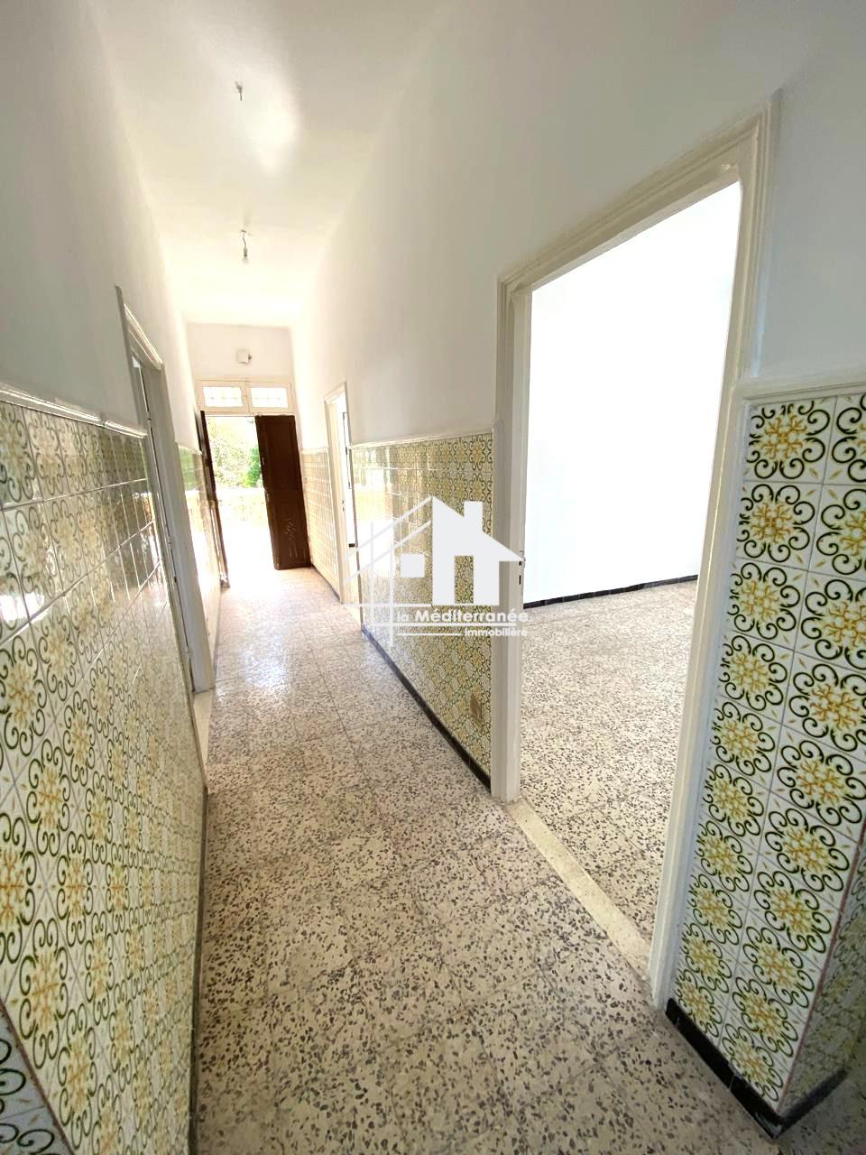 A louer étage de villa S+3 au Bardo