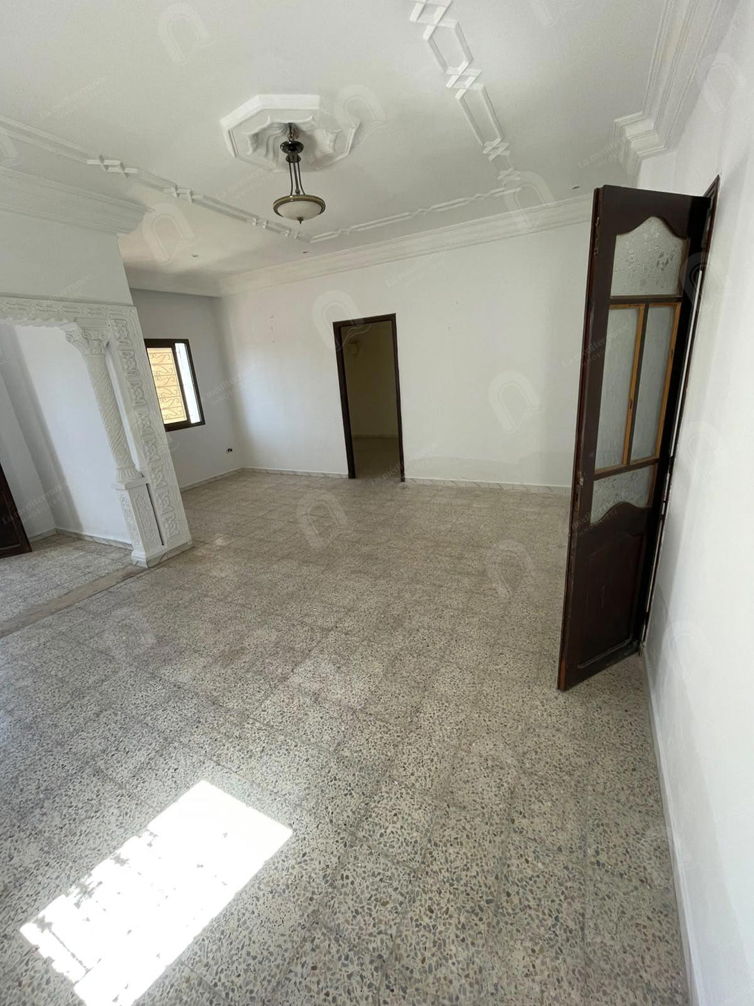 A louer un étage de villa S+3 indépendant situé au 1er étage