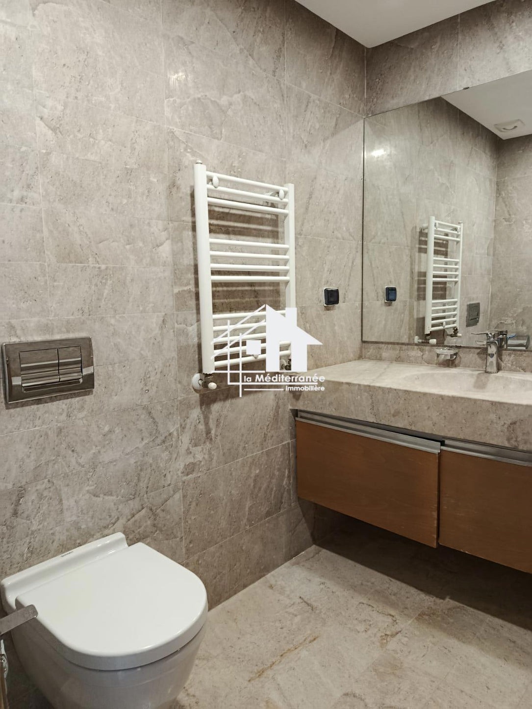 Un Appartement S+4 au jardins de Carthage