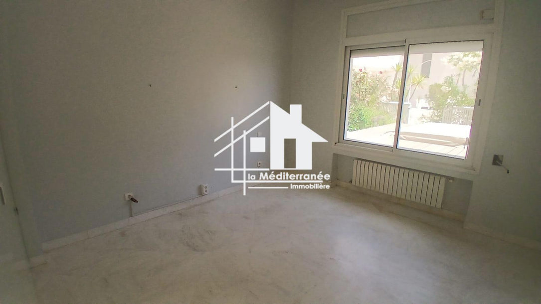Un appartement S+3