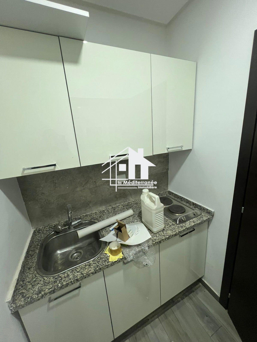 A vendre un bureau H+1 à Borj Louzir