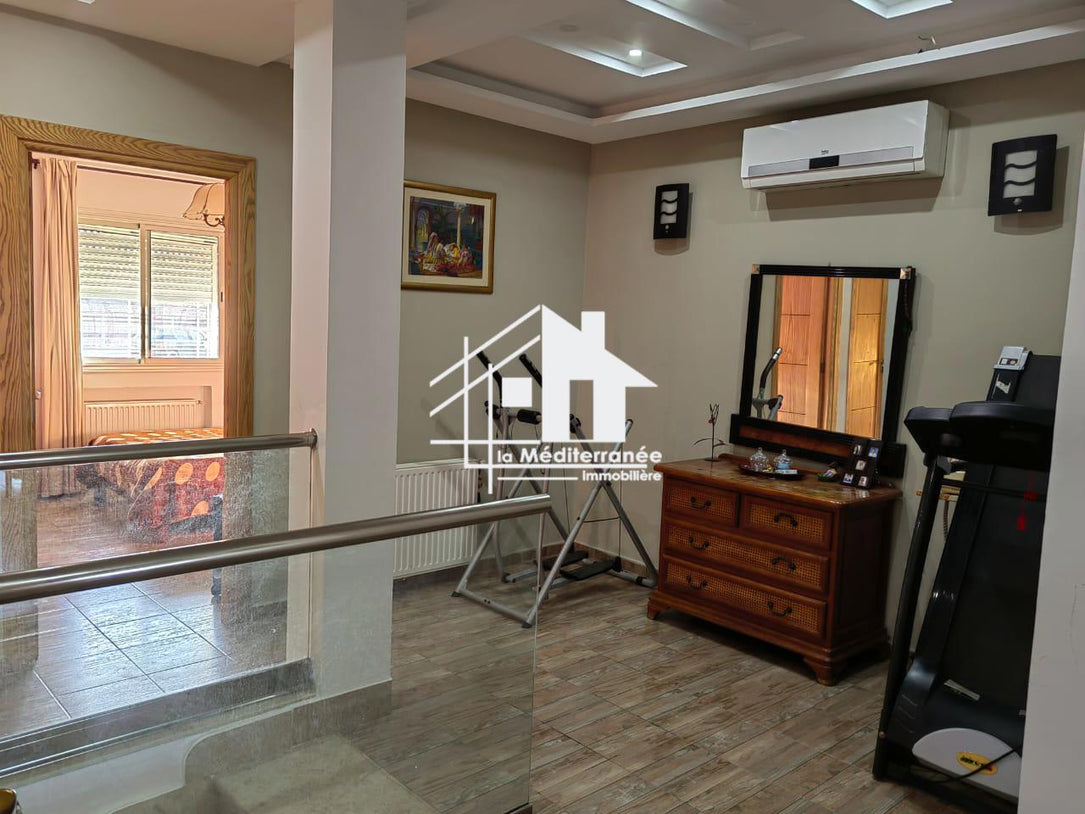 A vendre une villa s+4 à jardin d'el menzah