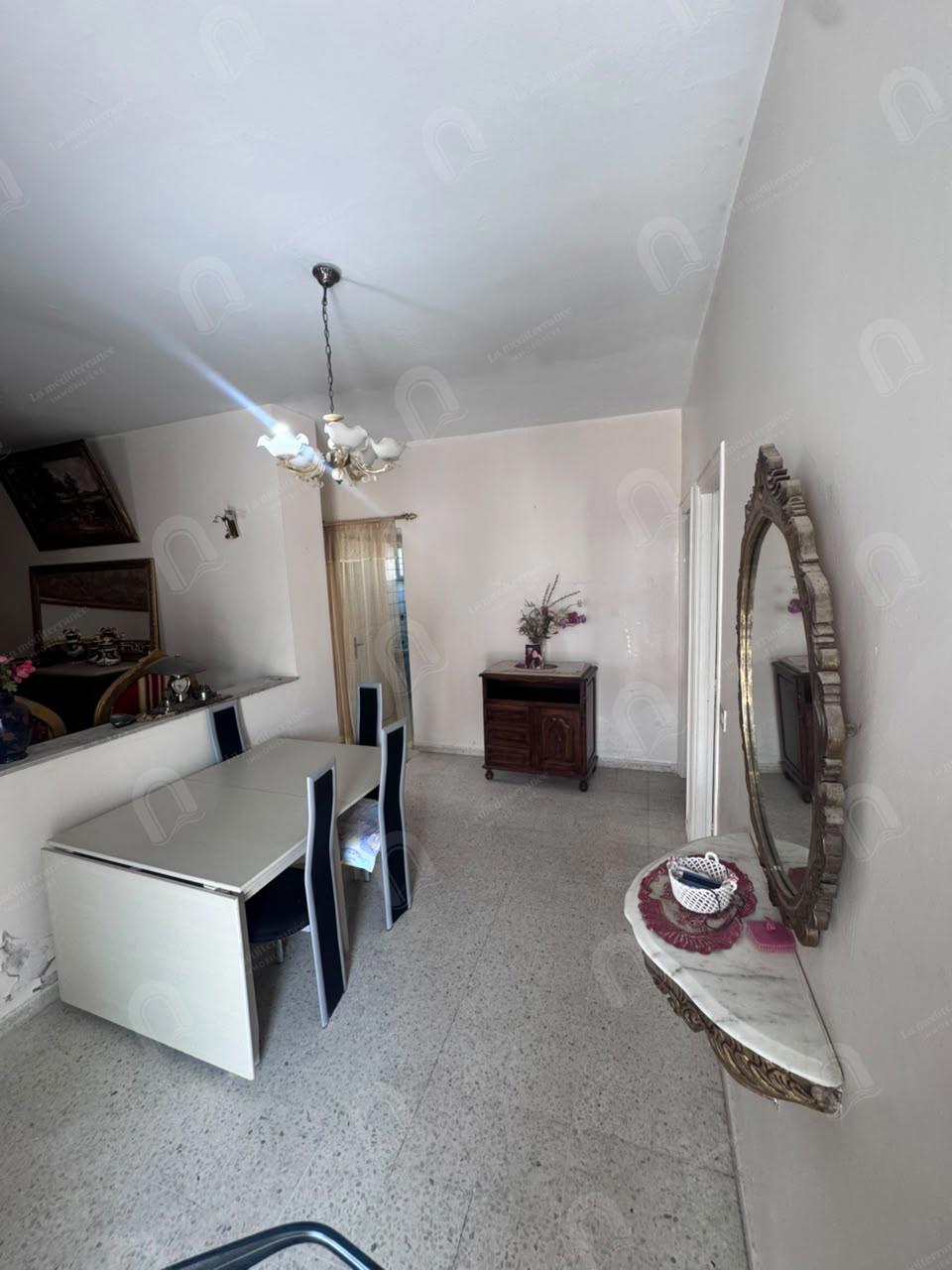 A vendre une villa d'angle sur deux niveau