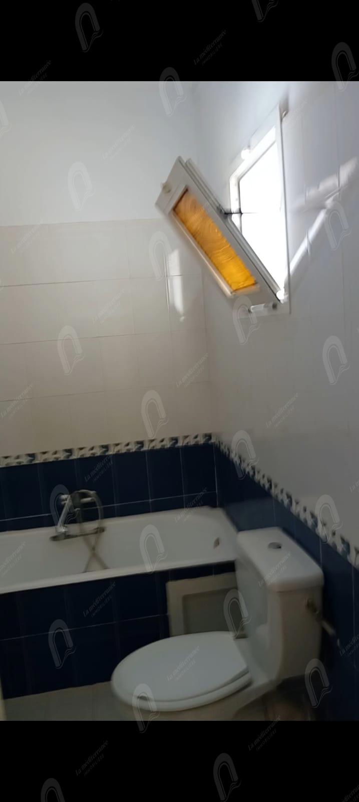 a louer appartement S+2 au 1er étage avec ascenseur