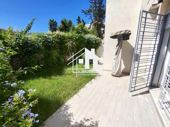 A louer une villa jumelée s+4 avec jardin