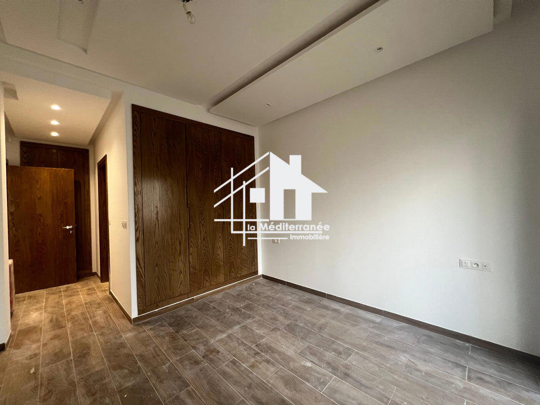 A vendre un appartement S+2 à Chotrana 1
