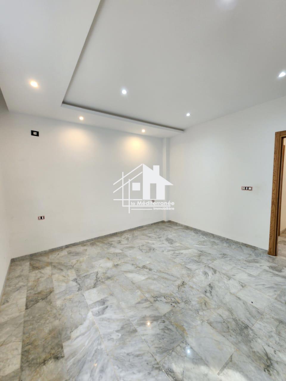 A louer étage de villa RDC à la soukra