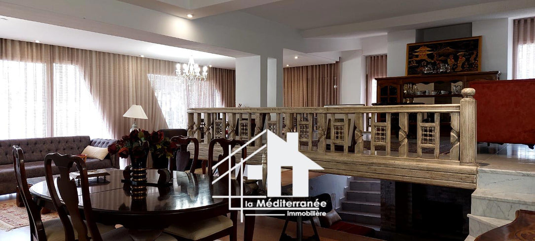 A louer villa S+5 avec piscine à la Soukra