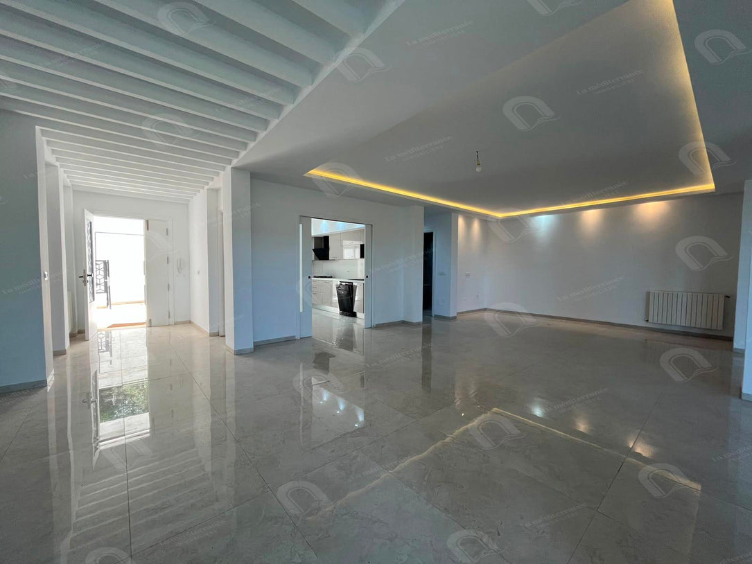 A louer Etage de Villa s+3 à Sidi abedelaziz La Marsa