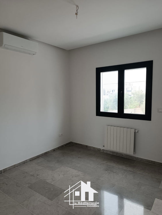 A louer appartement S+3 jamais habité à la Marsa cité du stade