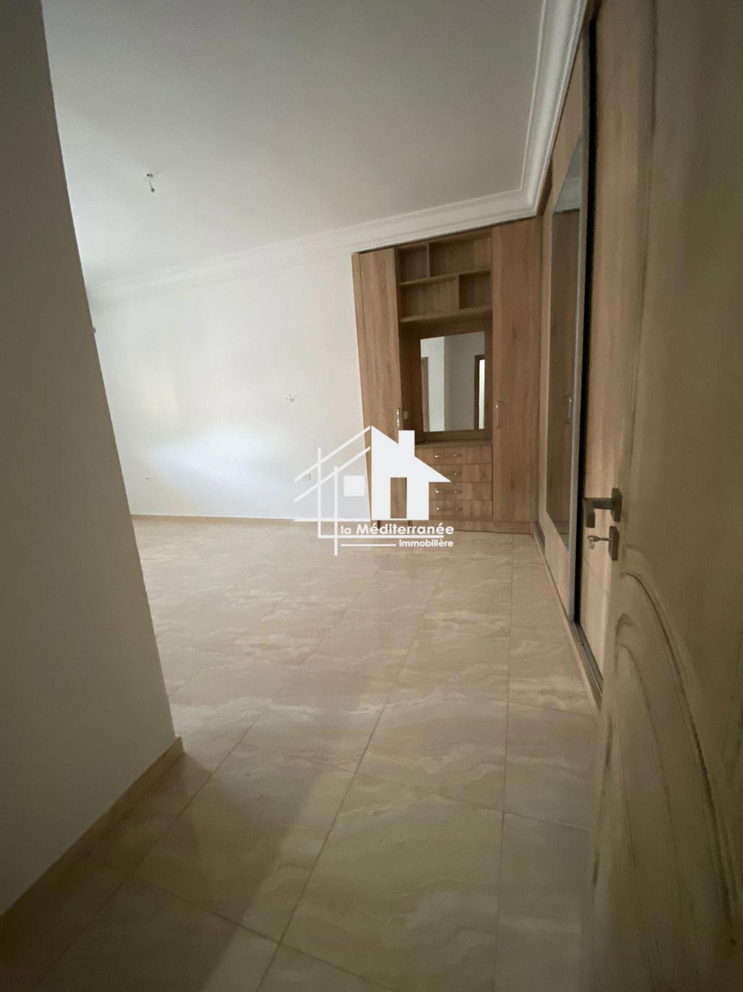 A louer étage de villa s+3 jamais habité à manouba