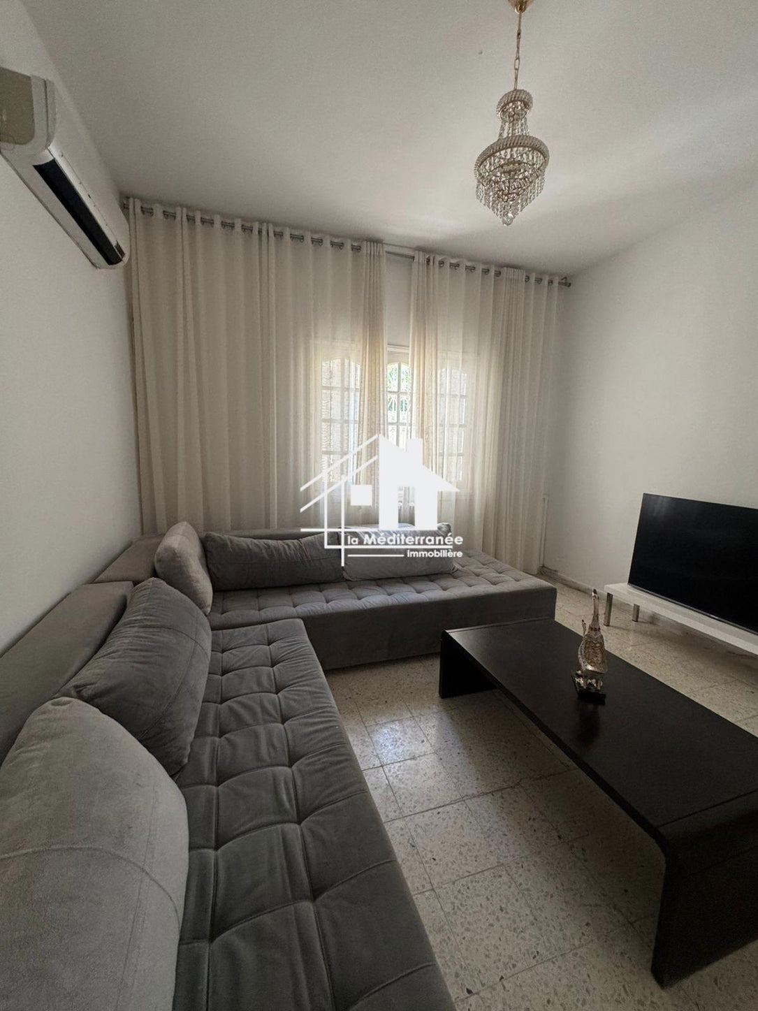 A louer une villa s+5 meublée à sidi Daoued