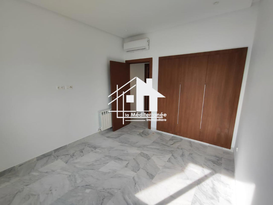 A vendre S+2 neuf a Chotrana 3