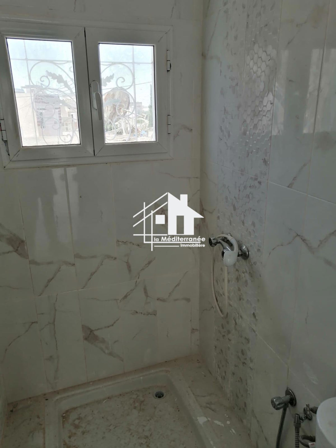 A louer un étage de villa S+2 au bardo rue de beyrouth
